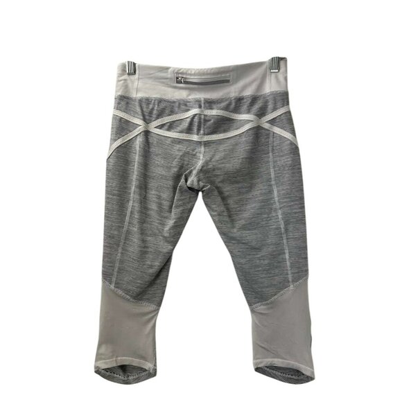 Lululemon Women's Size 6 Capri Pants Leggings Gray & White Striped - Picture 4 of 13